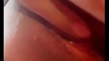 Video Panas Istriku Merengek Minta Kontol Sambil Memekinya Digosok-gosok Sampai Basah
