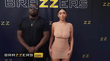 Violet Myers Pamer Lubang Pantatnya Yang Menggoda Untuk Para Paparazi