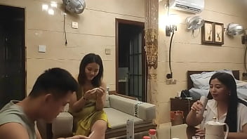 Gadis Tionghoa Seksi Bergaya Ngegemesin, Tubuhnya Bak Perawan Muda Menggoda