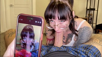 Kakak Dan Adik Tiri Temukan Dan Tiru Foto Mesra Orang Tua Tirinya
