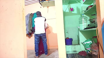Keponakan Remas Pantat Tante Seksi Sampai Robek