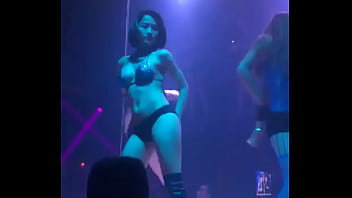 Goyang Hot Dj Vietnam Di Kafe Malam Yang Menggoda