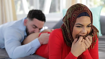 Pacar Ajarin Cewek Berhijab Segala Hal Yang Dia Butuhin, Plus Ekstra Hot Banget – Hijablust