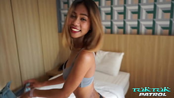 Tuktuk Patrol Bangkok Thai Babe Dihujani Kontol Besar Sampai Penuh