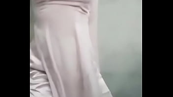 Pria Tampan Menggoda Gadis Seksi Dengan Áo Dài Vietnam Yang Menggairahkan