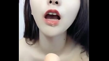 Si Manis Dengan Pantat Seksi Yang Menggoda
