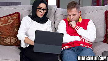 Gadis Muslimah Panas Membayangkan Ngesek Dengan Teman Sekelas