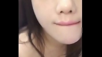 Gadis Cina Muda Menggoda Dengan Mulut Nakal Di Ranjang