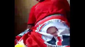 Milf Afrika Menggoda Dengan Celana Ketat, Membuka Paha Lebar-lebar Dalam Seragam Seksi