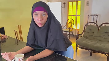 Mengecoh Madrastra Arab Muslimku Yang Seksi Dengan Hijabnya Yang Menggoda