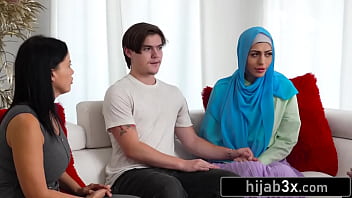 Malam Pertama Kenalan Dengan Orang Tua, Pacar Muslimku Malah Bikin Ereksi Dan Malu Setengah Mati