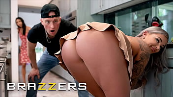 Gila! Koki Nakal Hayley Davies Ngentot Suami Sahabatnya & Hancurkan Makan Malam Anniversary Mereka Di Brazzers