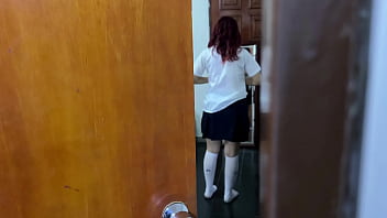 Bapak Tiriku Yang Bejat Memanfaatkan Ketakberdayaanku Saat Kami Berdua Di Rumah