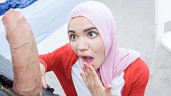 Adik Tiri Berhijab Yang Ganas Rela Lakukan Apa Saja Demi Investasi Dari Kakak Tirinya Yang Ganteng – Nafsunya Membara