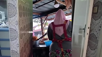 Ibu Tiri Muslim Indonesia Bergairah Dan Montok