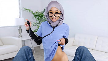 Perawat Berhijab Rela Dijamah Pasiennya Demi Pemeriksaan Seksual Yang Lebih Dalam Dan Menggairahkan! – Hijablust