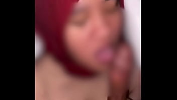 Ngentot Memek Sempit Jilbab Merah Digenjot Kontol Gede Sampai Meraung-raung