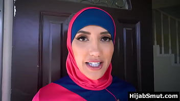 Istri Muslimah Menggoyang Tuan Tanah Demi Bayar Sewa