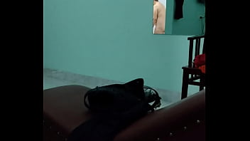 Orang Tua Murid Bertemu Secara Intim Di Balik Pintu