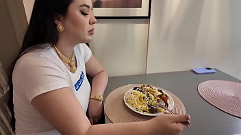 Adik Tiri Turki Bergoyang Pantat Besar Digoyang Kakak Tiri Usai Makan Siang – Video Mesum Amatir Xxx