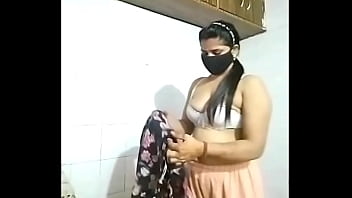 Bhabhi Ne Bade Bade Boobs Dikhate Hue Chudai Ki Mms Bana Di, Ab Viral Ho Gaya