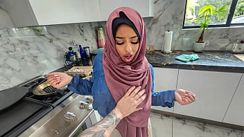 Istri Berhijab Seksi Ingin Selamatkan Pernikahannya Dengan Belajar Ngentot Mulut Dan Bicara Kotor – Hijablust