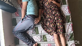 Desi Bhabhi Shivani Menggoda Devar Yang Tertidur Lalu Menungganginya Dengan Gaya Pose Amazon Yang Panas.