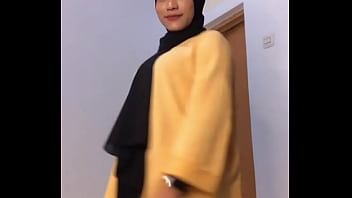 Menggoda Dengan Hijab Yang Menggairahkan