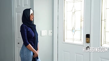 Gadis Arab Sok Suci Belajar Gaya Hidup Amerika Yang Hot Dan Menggoda