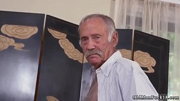 Nenek Mesum Menggoda Pria Muda Dan Beruang Tua Untuk Pertama Kalinya, Menjelajah Ke Selatan Dengan Penuh Nafsu