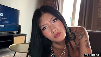 Ayah Tiriku Menangkap Adik Tiri China Mengirim Foto Bugil!