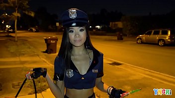 Gadis Asia Vina Sky Dihardik Ganas Saat Halloween
