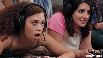 Mode Kerjasama Bercinta Untuk Gadis Gamer / Raja Kenyataan
