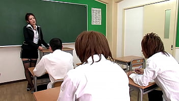 Guru Seksi Jepang Ini Menghisap Murid-muridnya Sebelum Berakhir Di Rumah Sakit Penuh Nafsu