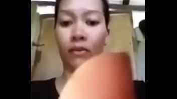 Yuli Yang Menggoda Dengan Tubuh Mulusnya