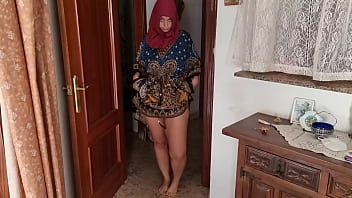 Bercinta Dengan Perempuan Berhijab Untuk Pria Kulit Putih Tunggal