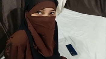 Muslim Kakak Tiri Genit Cabul Naik Ranjang Buka Hijab Minta Dikentot Adik Tiri Sampai Meraung-raung