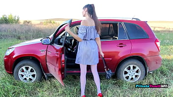 Gadis Rusia Seksi Masturbasi Pakai Dildo Dan Bugil Di Mobil Sambil Live Cam