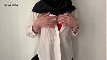 Sekretaris Berhijab Yang Seksi Dihardiki Demi Gaji Lebih Besar