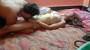 Gadis Muda India Seksi Bercinta Dengan Kurir Pengiriman Rumah