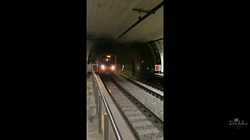 Astaga, Cuma Mau Ke Kantor Tapi Malah Ketemu Mesum Di Kereta.