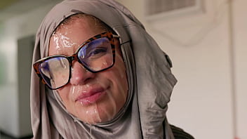 Wanita Berhijab Cosplay Dihardcore Wajahnya Oleh Bule Milf Amerika
