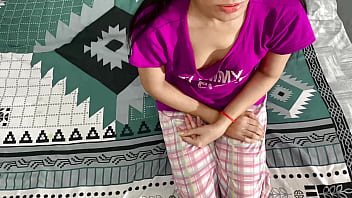 Mentraktir Adik Tiriku Dengan Uang Lalu Kuhantam Memek Perawan Ketatnya Untuk Pertama Kali