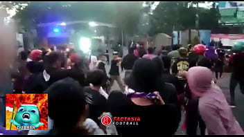 Baku Hantam Brutal Suporter Liga Indonesia Part 1: Persik Vs Psim, Adu Gaya Dan Tubuh Yang Menggoda