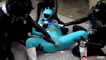 Gadis Jepang Berseragam Biru Luar Angkasa Digilir Bergantian Dengan Mainan Seks Tanpa Sensor.